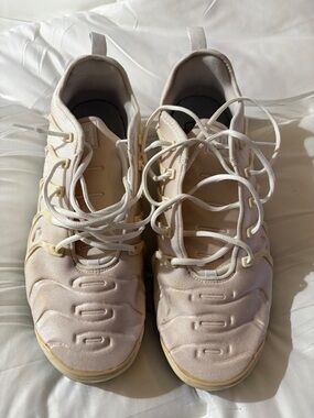 Nike Men’s Lightweight Lace-Up Sneakers in Light Pink